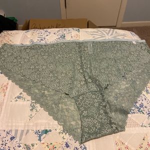 ☀️ What 🍑 doesn’t look good in lace?!